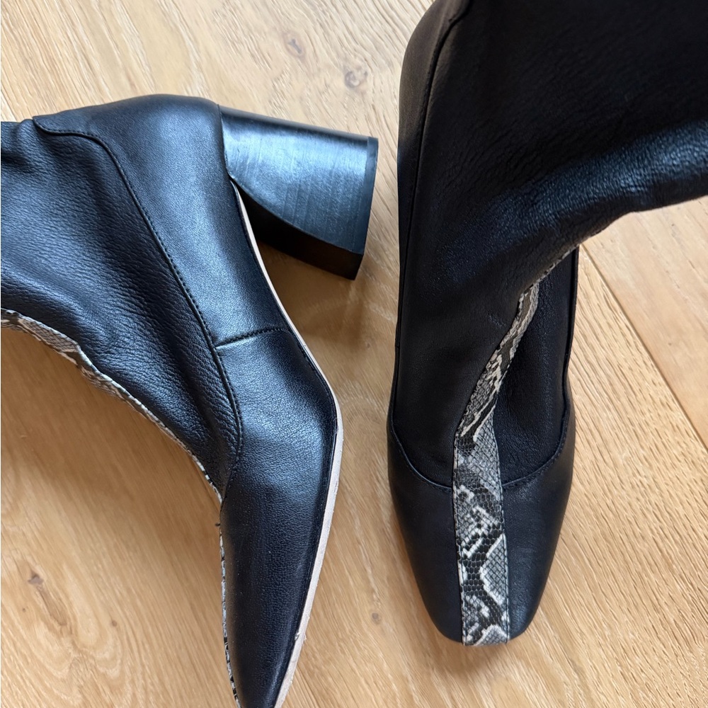 Donald J. Pliner Black Leather Heeled Boots with Snake Print